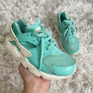 Mermaid Blue Nike Huaraches - Size 13c